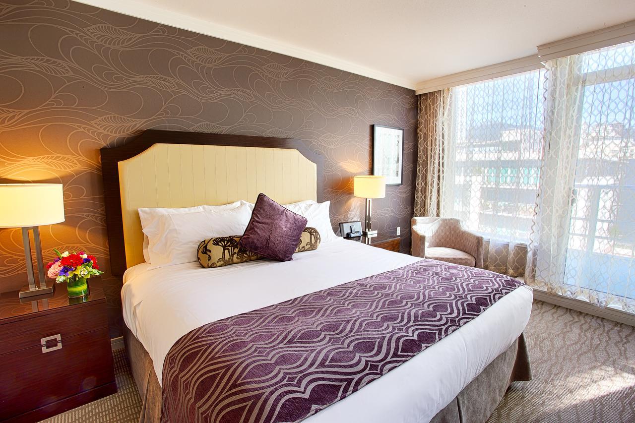 Superior King Room with Partial Harbour View