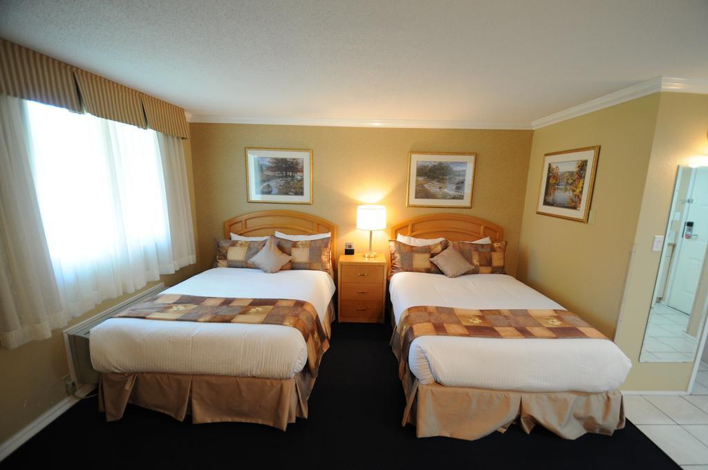 Double Room with Two Double Beds - Non-Smoking