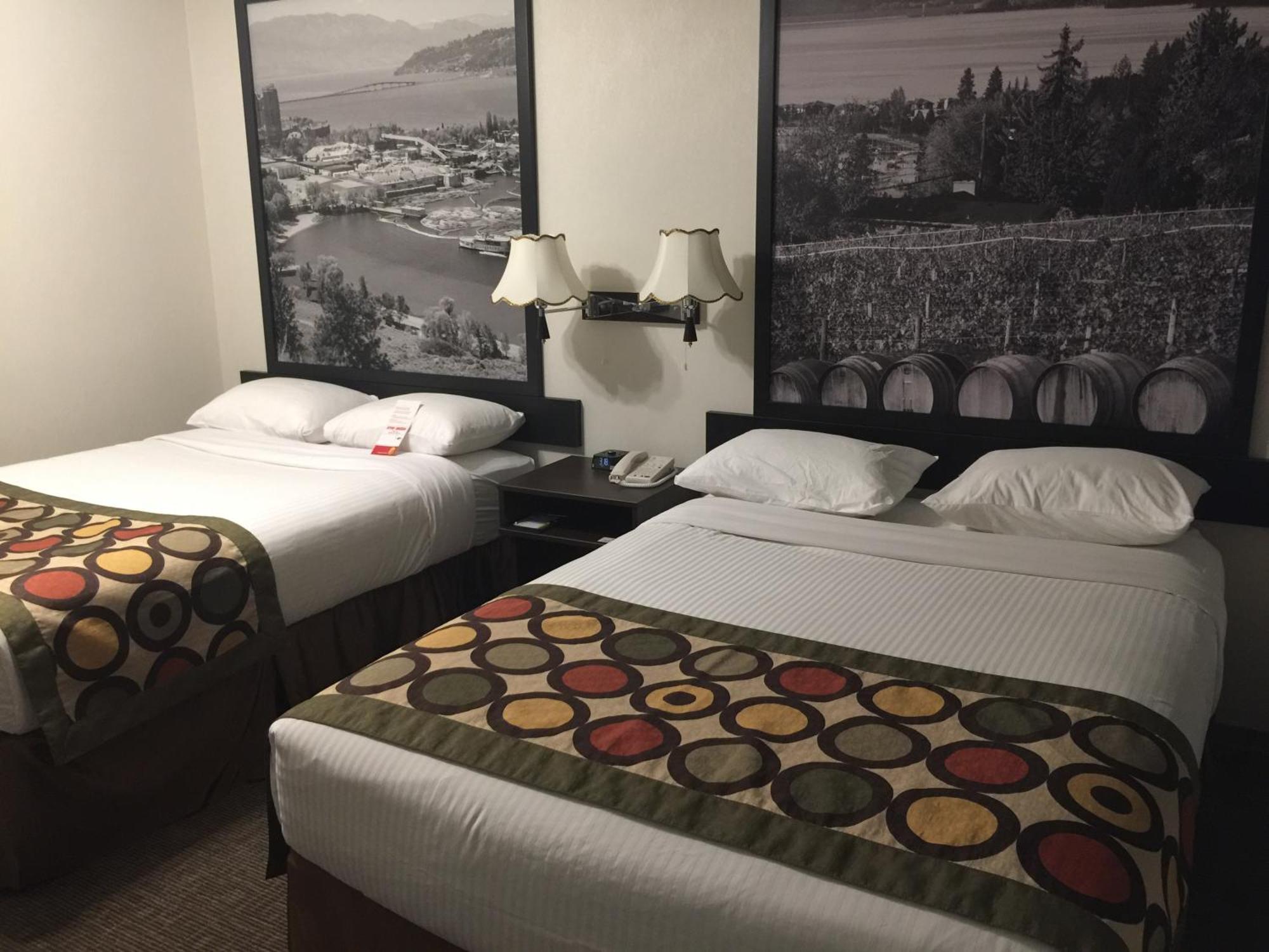 Double Room Two Double Beds Non-Smoking,702318562:JPEG
