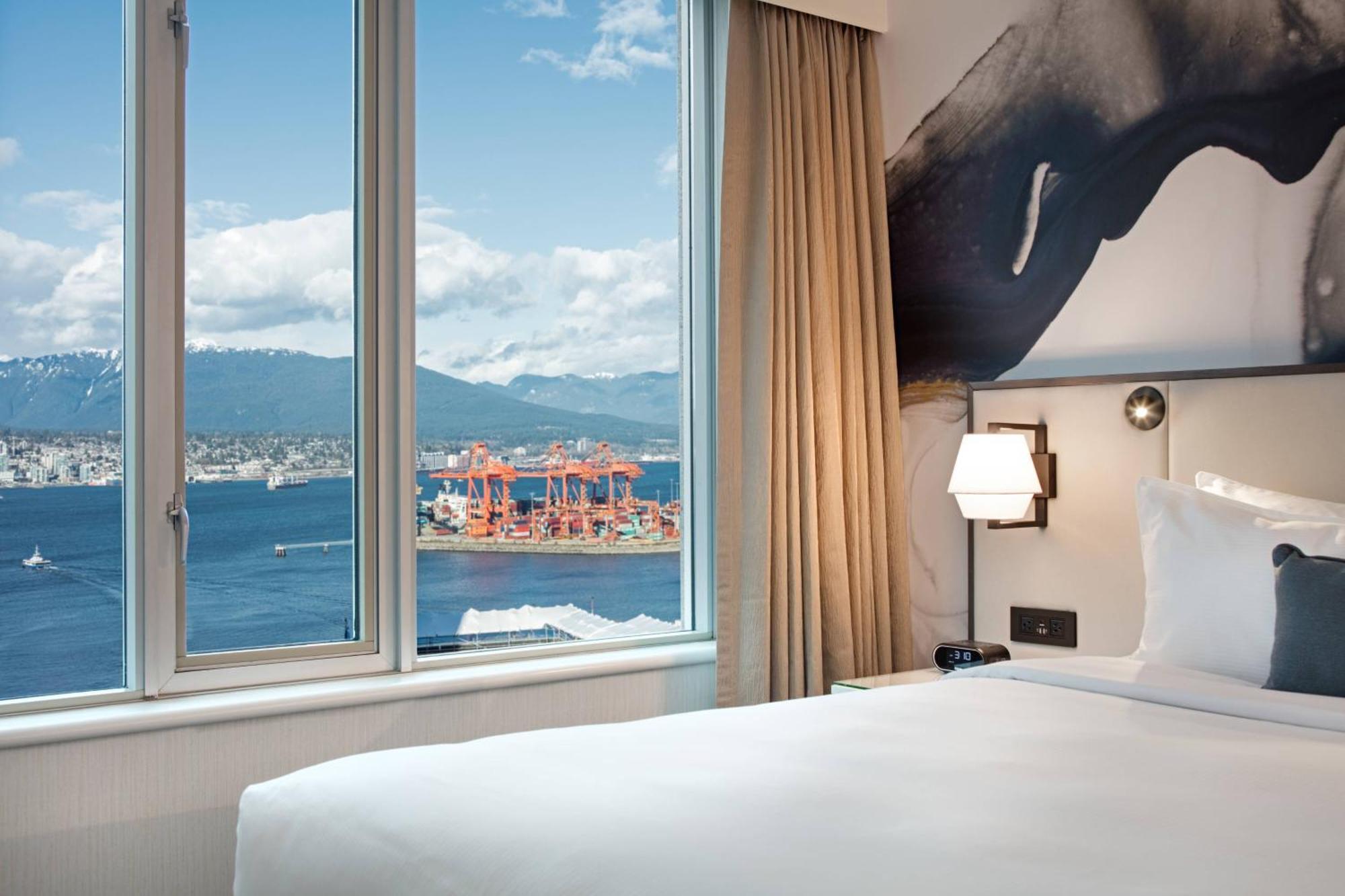 Suite Lit King-Size avec Canapé-Lit - Vue Partielle sur Eau