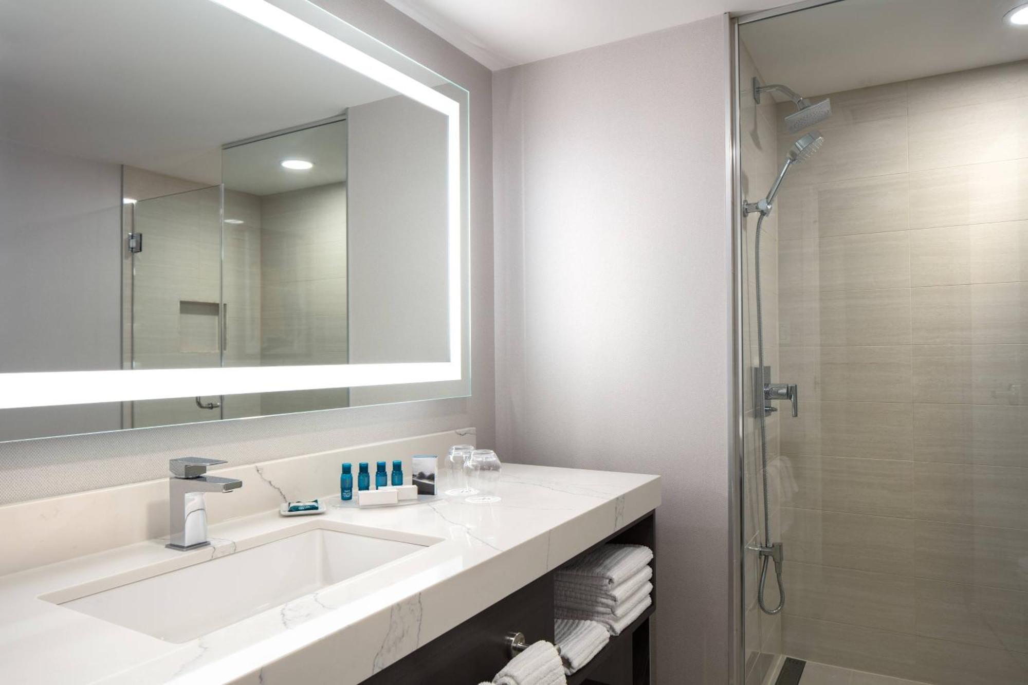 Suite Deluxe avec 2 Lits Queen-Size et Canapé-Lit - Vue sur Ville