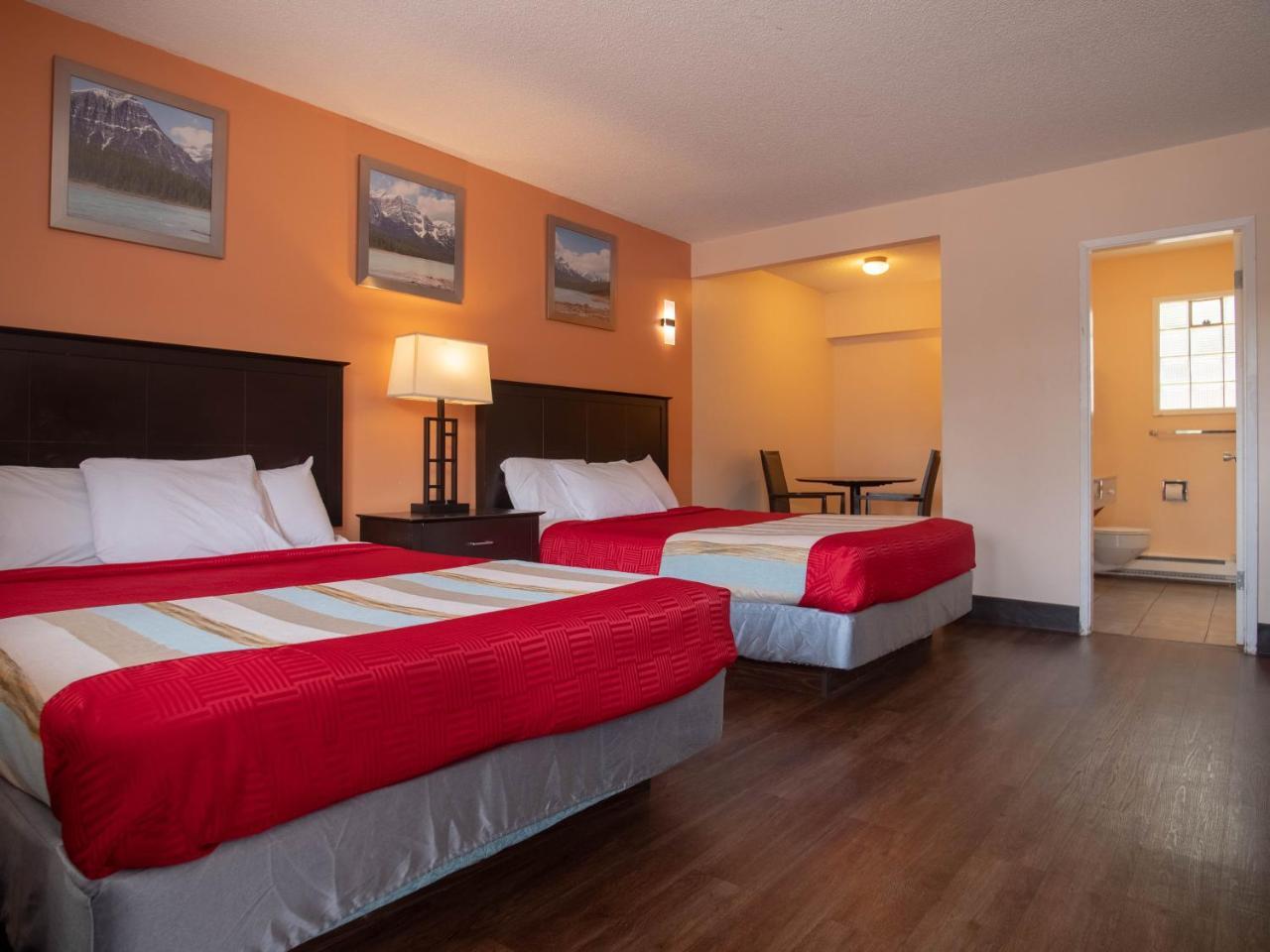 Queen Room with Two Queen Beds - Non-Smoking,659429745:JPEG