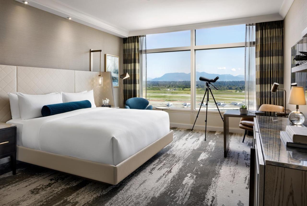 Fairmont Gold Runway Runway King Room with View