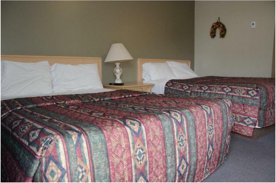 Queen Room Two Queen Beds,799910505:JPEG