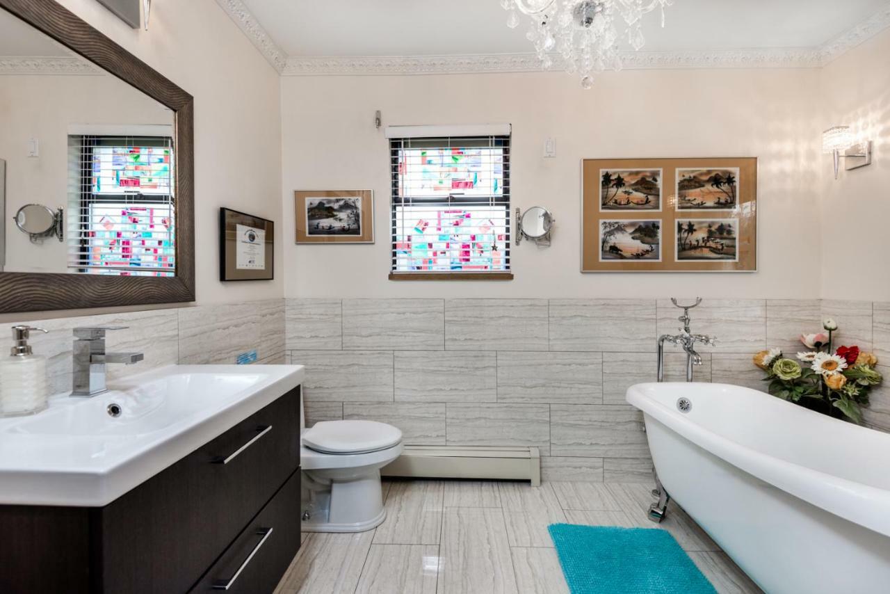Queen Suite 2 Bathrooms Room #4