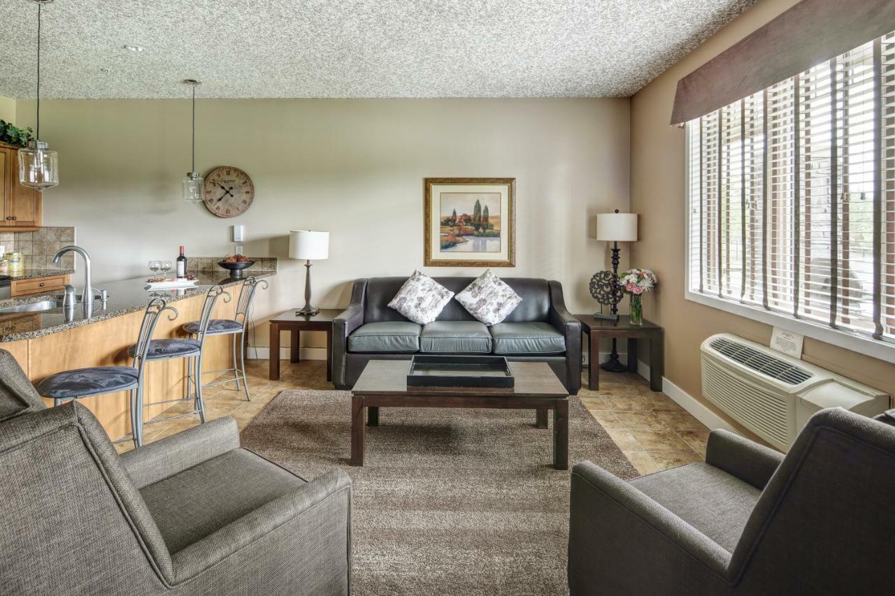 Suite with Mountain View