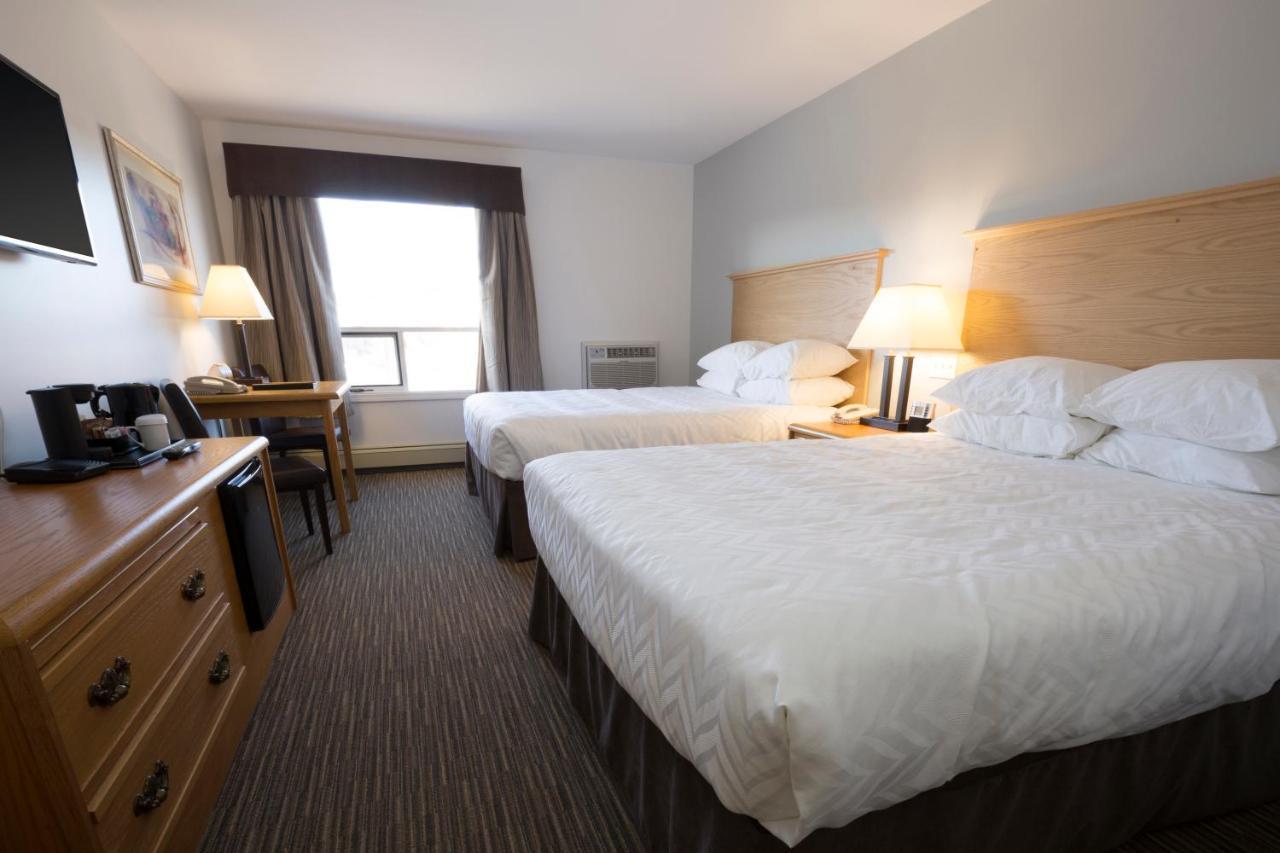 Queen Room with Two Queen Beds - Non-Smoking