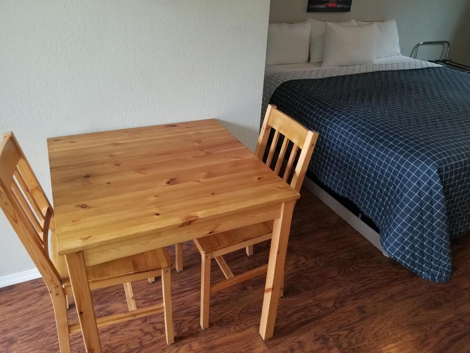 1 King Bed - No Kitchen