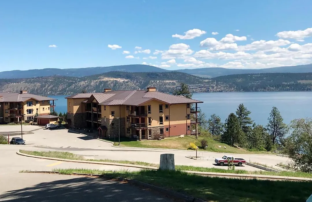 Cozystay Signature Lake Okanagan Resort-1