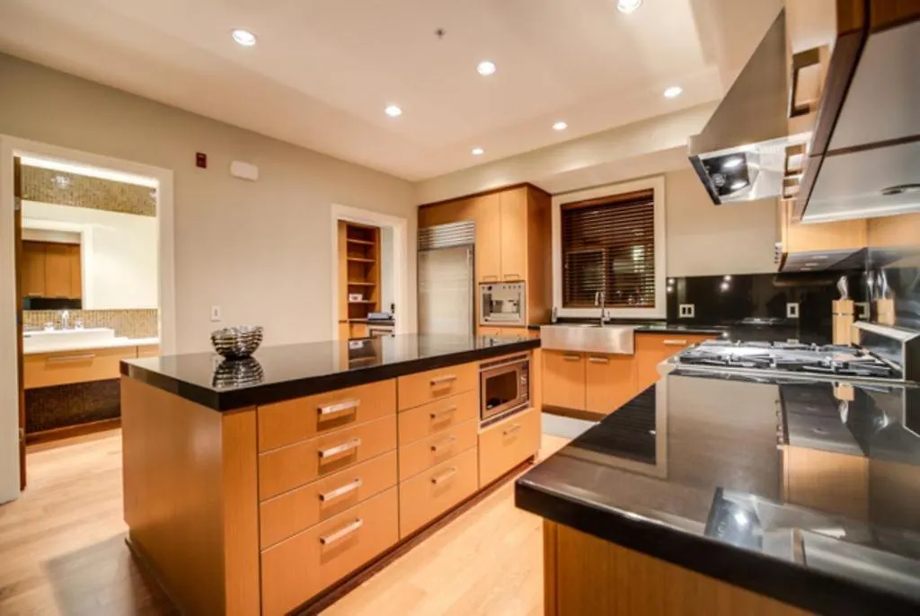 West Coast Alpine Contemporary 4 Bedroom Townhome With Private Hot Tub 35-1