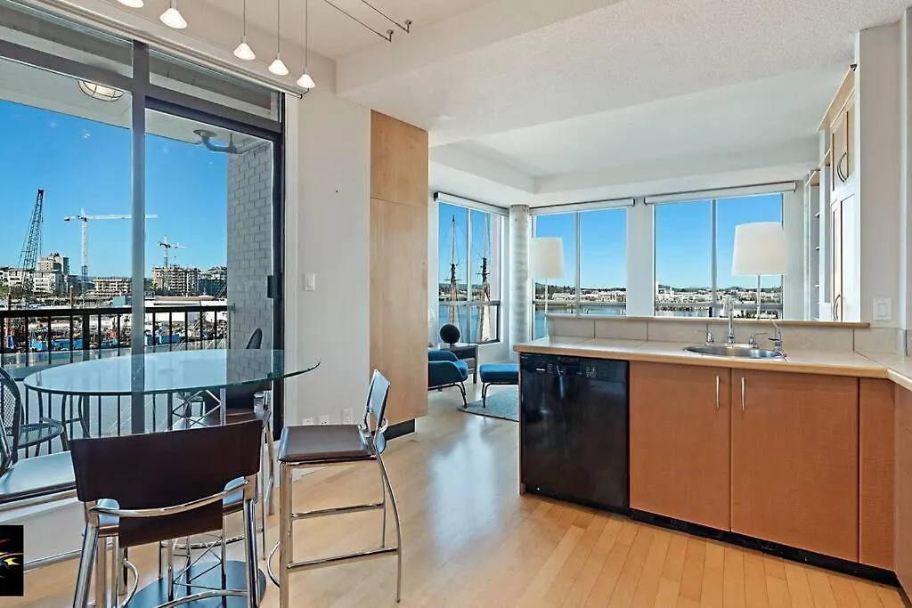 The Mermaid Lounge - 1 Bed Oceanfront Suite-1