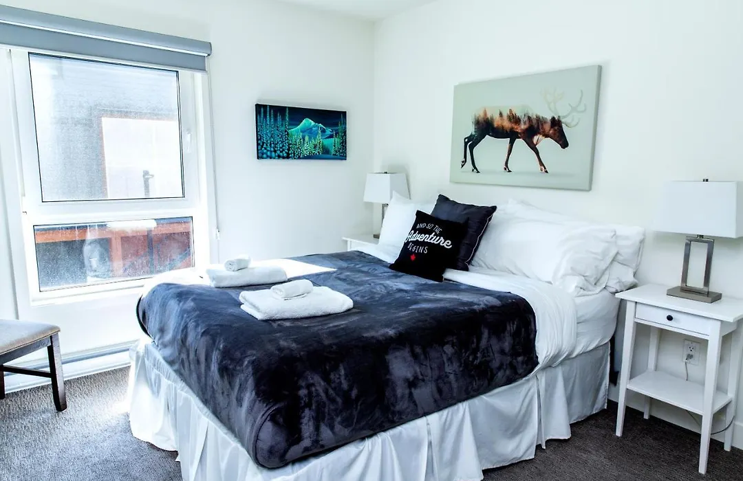 Revy Pow Pad - Private Hot Tub, 3 Bedroom Condo-1