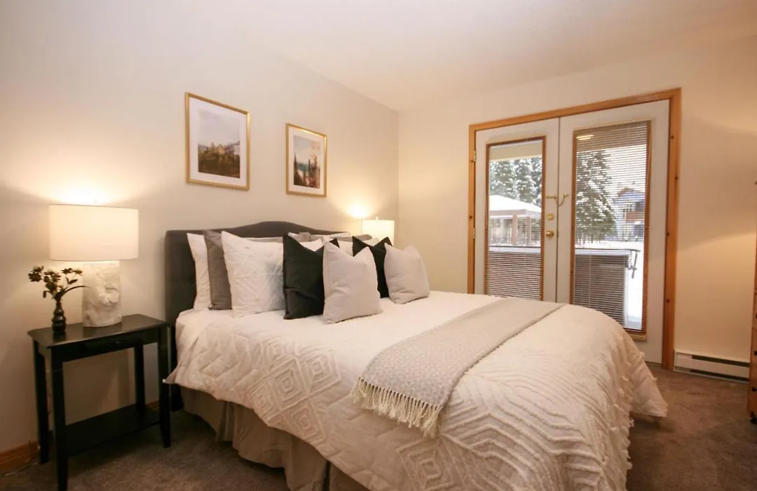 2Br In Crystal Forest, Ski In, Ski Out, Fireplace, Private Hot Tub, Steps To The Village-1