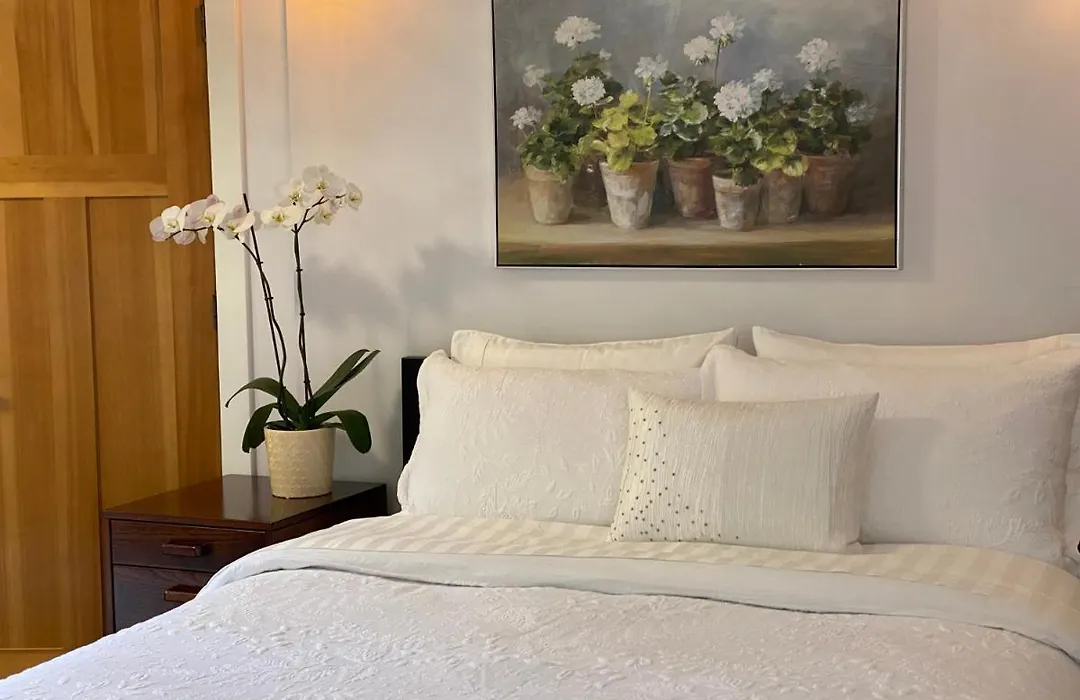 Beautiful, Quiet 3Br In Posh Kitsilano-1