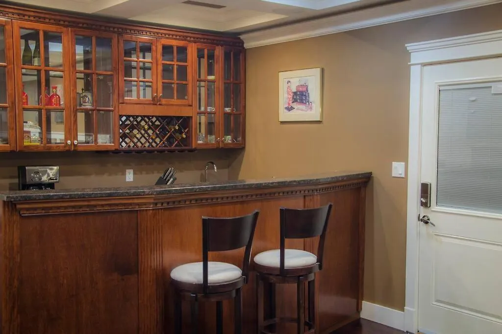 Rocky Ridge Executive Suite-1