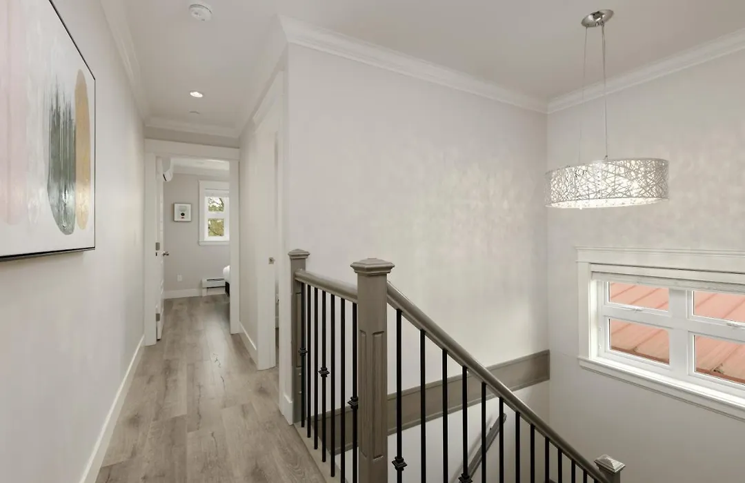 Spacious 5-Bedroom Home In Convenient Vancouver-1