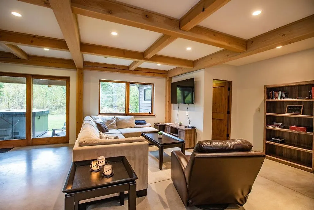 Whyte Mountain Chalet By Revelstoke Vacations-1