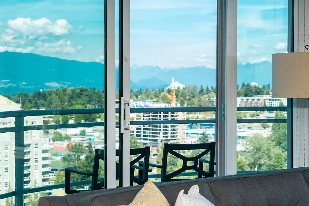 Luxury 2Br Condo W/ Great View In Surrey Center-1
