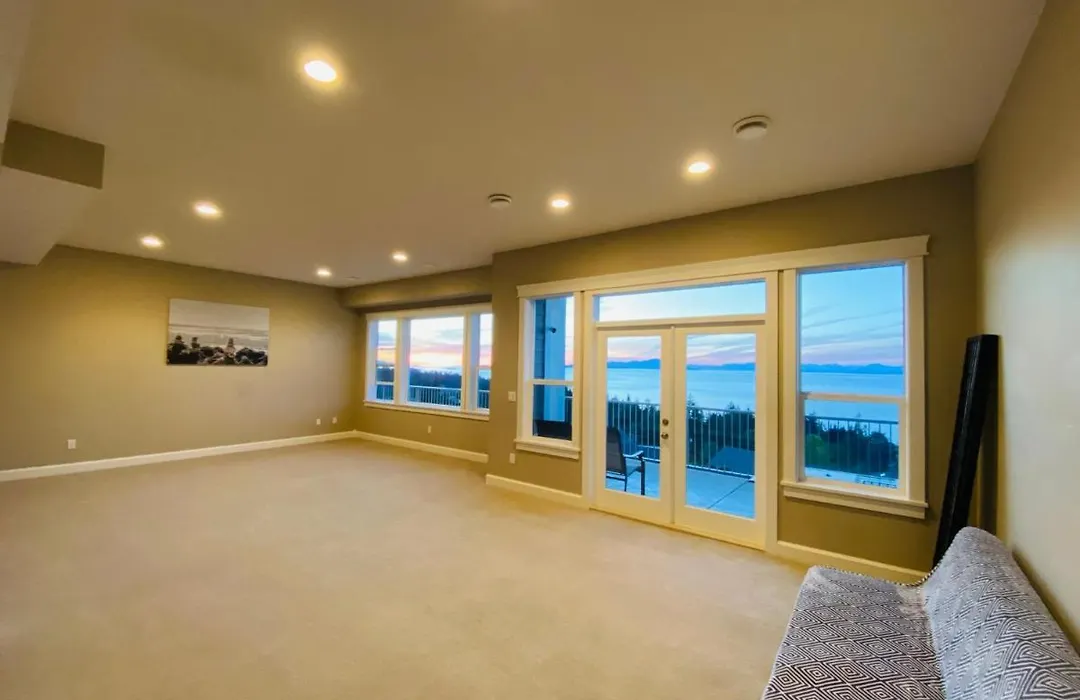 Modern House With Abundant Ocean View-1