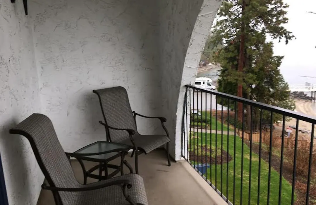 Lakefront Condo Sleeps Up To 4-1