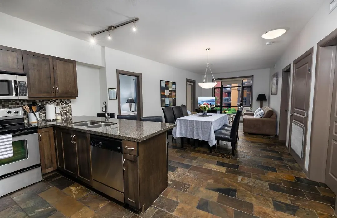 Upgraded Lakeside Resort Dream Vacation Home-1