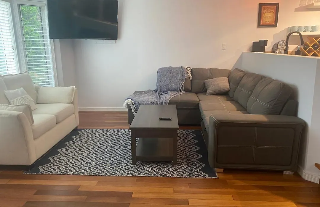 Heart Of Downtown Kelowna Close To Lake 3 Bedrooms-1