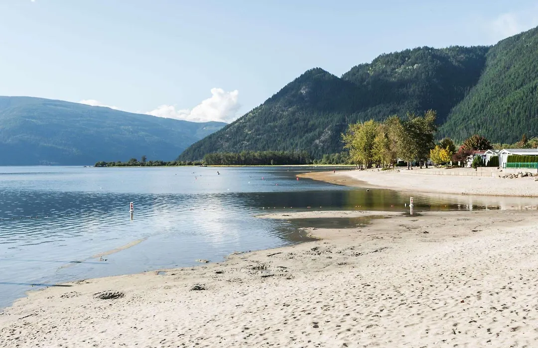 Super 8 By Wyndham Sicamous-1