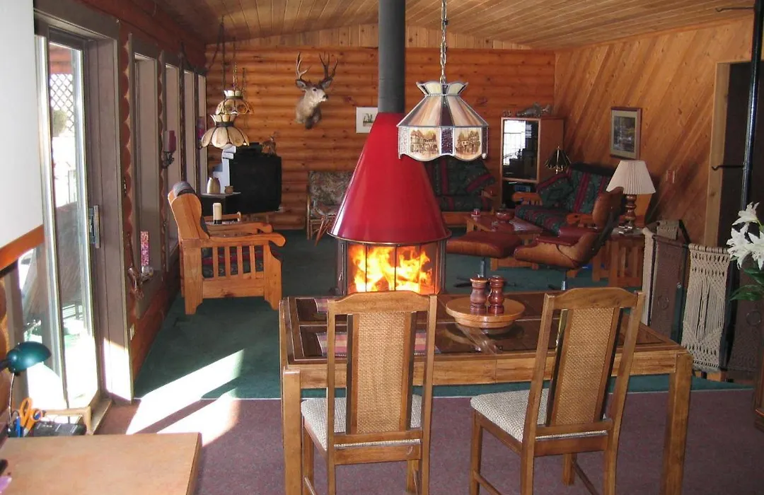 Kamloops Log Home Bed And Breakfast-1