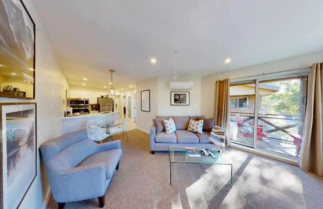 Marketplace Lodge By Whistler Premier-1