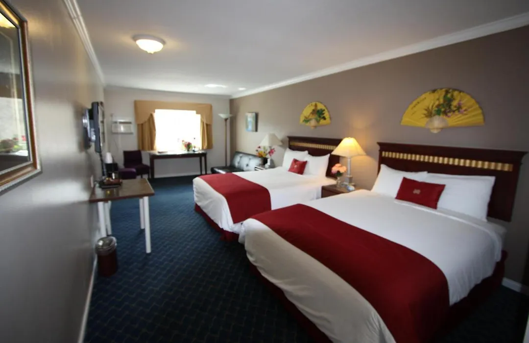 The Revelstoke Gateway Inn-1