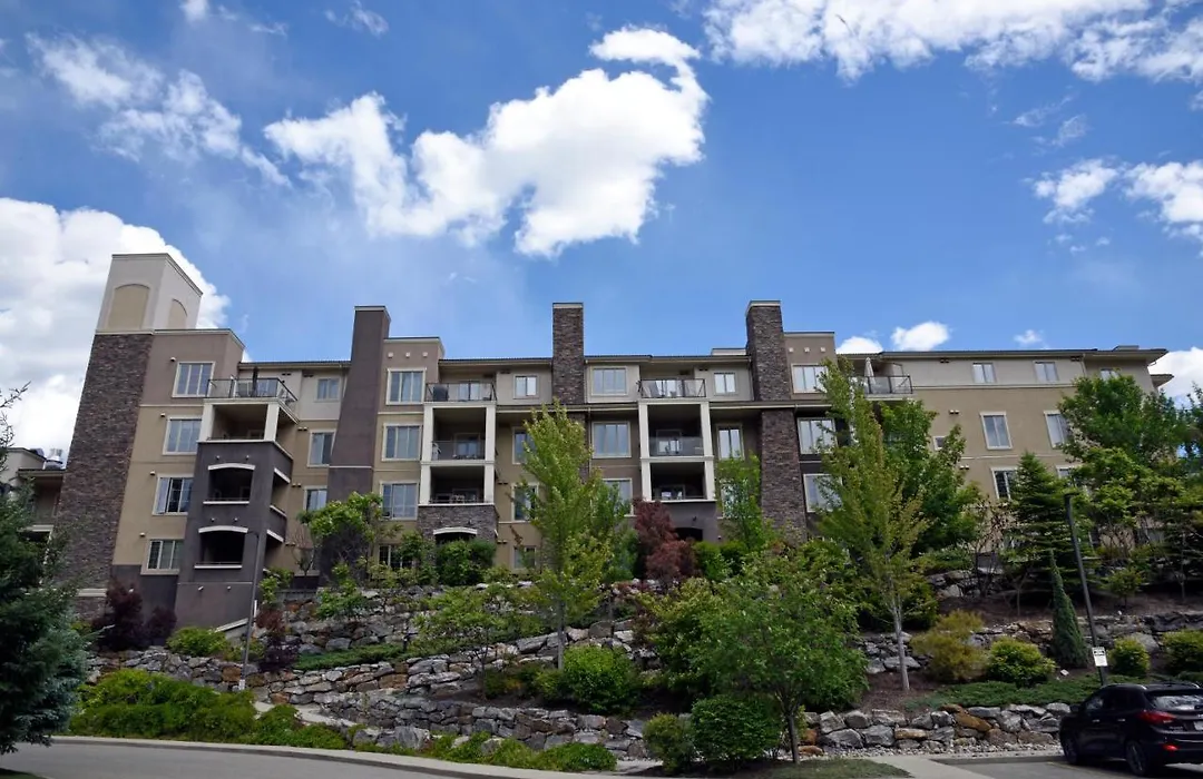 Pinnacle Pointe By Vacations Kelowna-1
