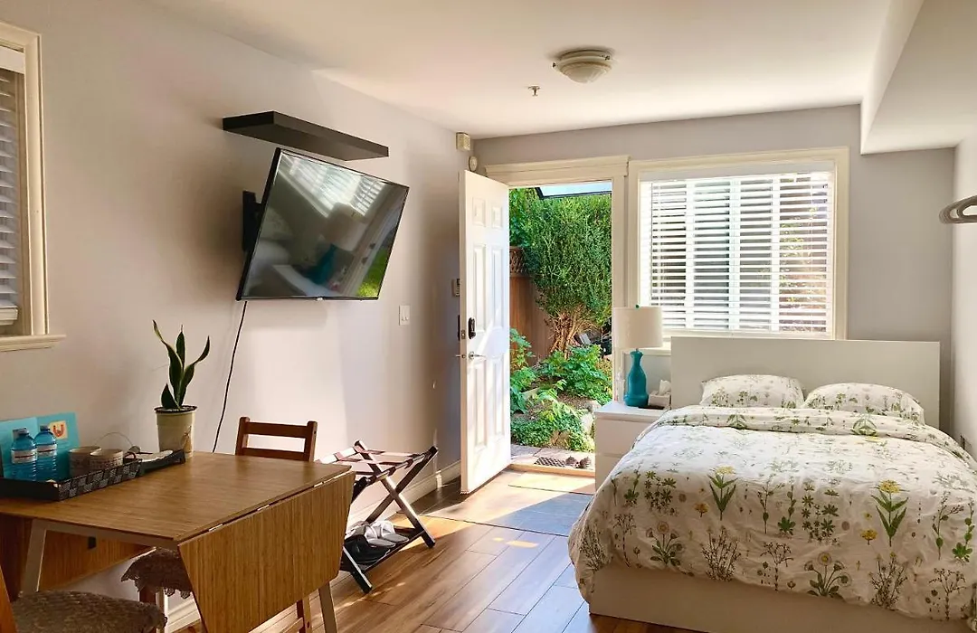 Cozy Vancouver Suite At 29Th Avenue Station-1