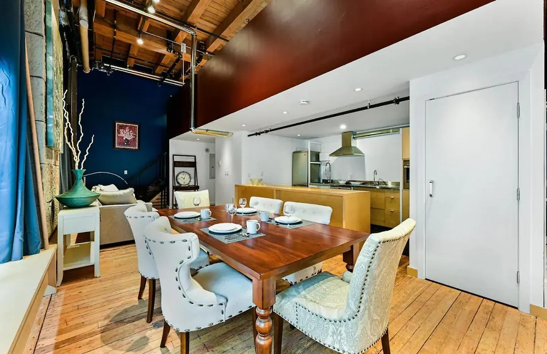 Stylish 1-Bedroom Loft In Gas Town-1