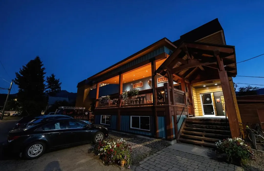 The Raging Elk Adventure Lodging-1
