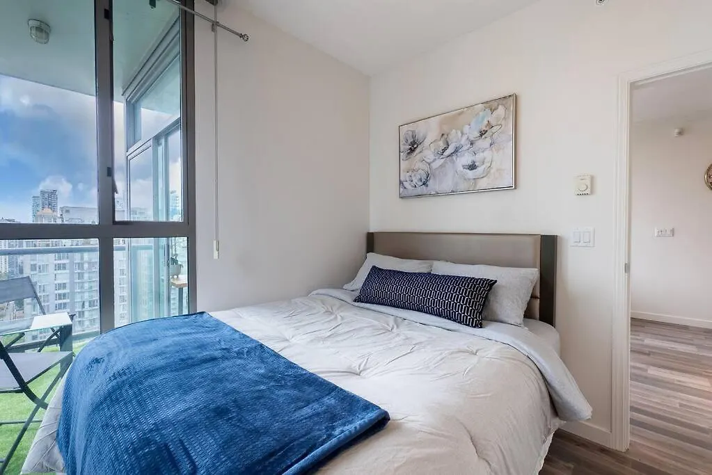 Marvelous 2 Bed Condo In Yaletown Panoramic Views!-1