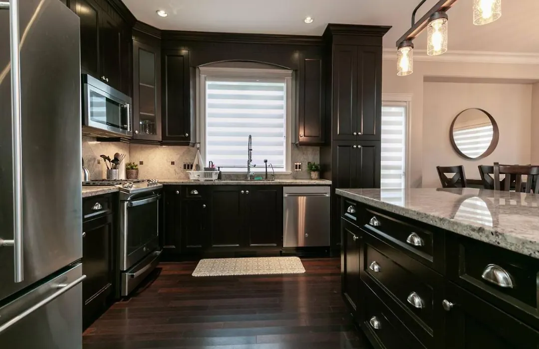 Bellamy Manor Large Home With 5Beds! In Langford-1