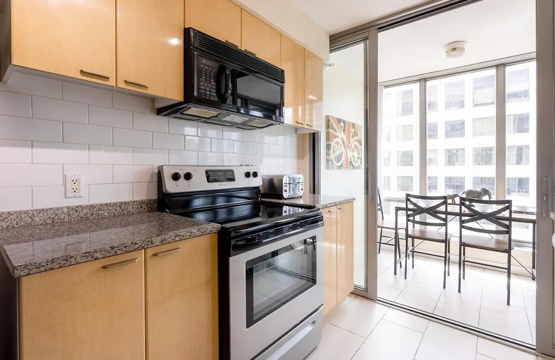 Magnificent 2 Bedroom Downtown Condo With Panoramic Views-1