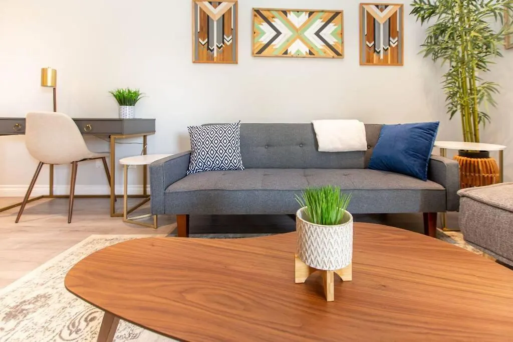 Beautiful & Cozy 1 Bedroom 1 Bath In The Westshore-1
