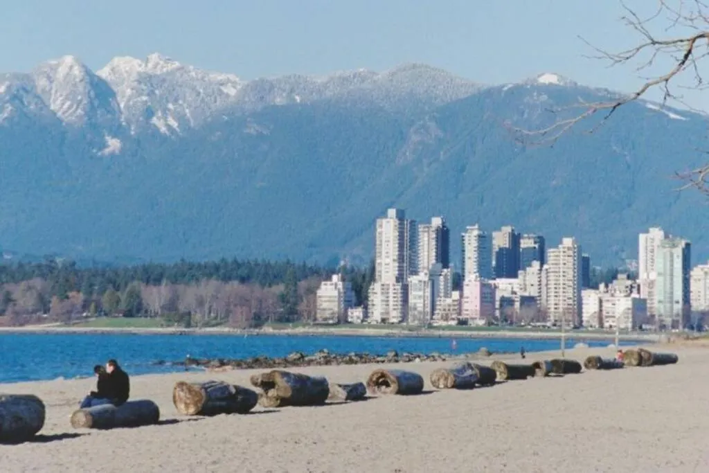 Beautiful Kitsilano 3 Bedroom 2.5 Bath-1