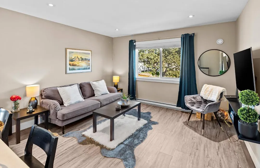 Pullet Place Oasis By Iris Properties!-1