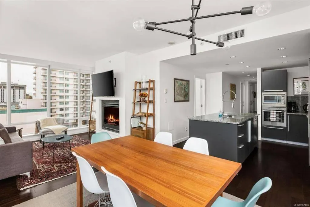Luxury Downtown 2 Bedroom Suite With Ac And Pool-1