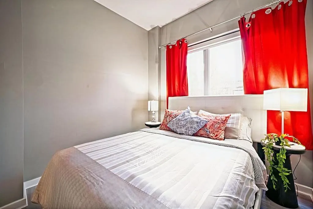 Yaletown Oceanview Gem 3 Bedroom Luxury Haven-1
