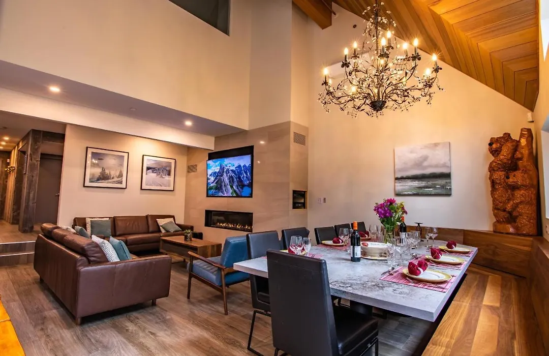 Pinnacle Ridge 23 - Ski In Ski Out, Newly Renovated, Private Hot Tub, Gas Fireplace-1