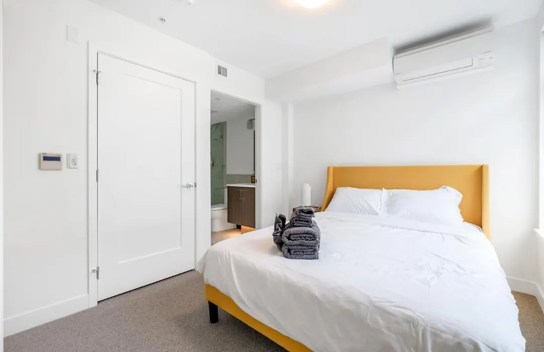 New 3Bd Townhouse Near Qe Park-1