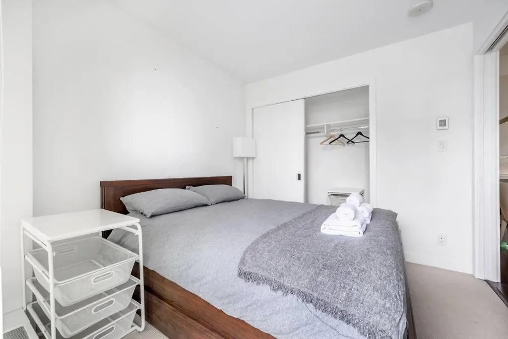 Van Stylish 1Bd Condo-1