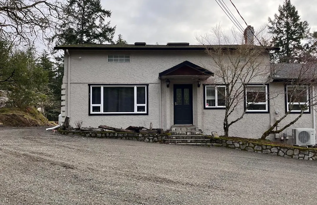 Elk Lake Trail Side Suite-1