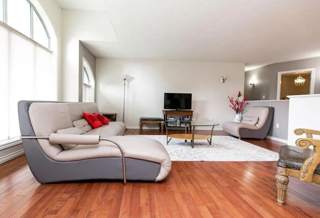 Executive Home In Cordova Bay-1