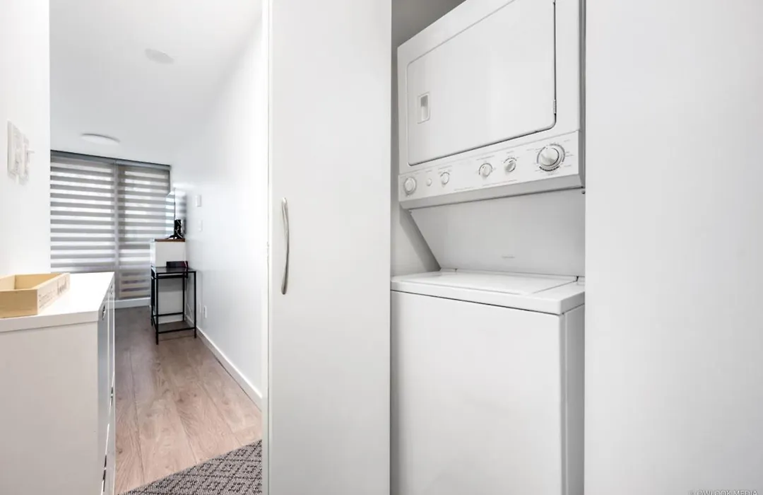 Modern Dt Vancouver 1Bd Condo-1