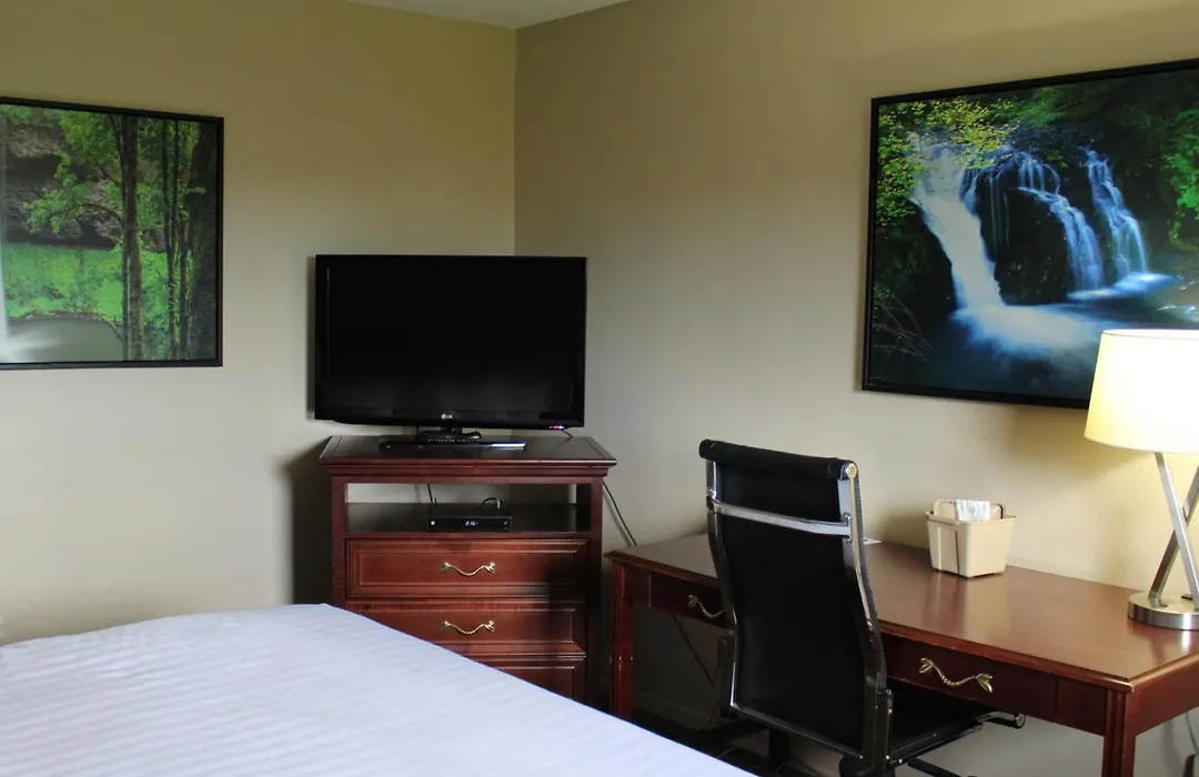 Ramada By Wyndham Campbell River-1