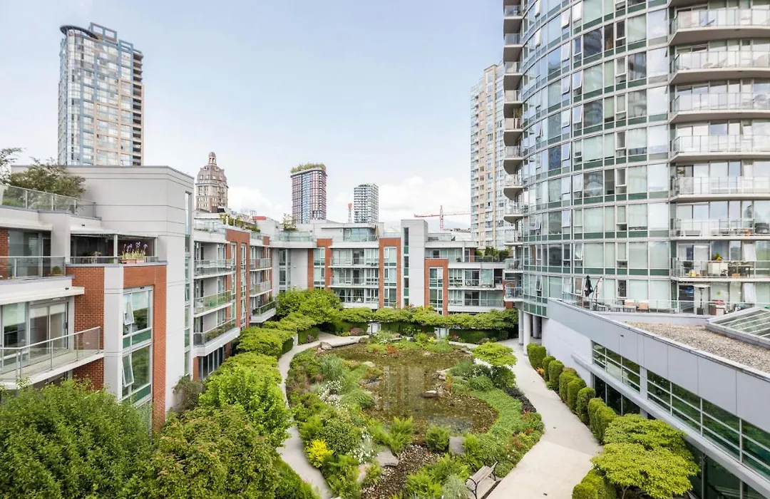 Gardenview Modern Condo With Parking, Gym, Pool, Ac-1
